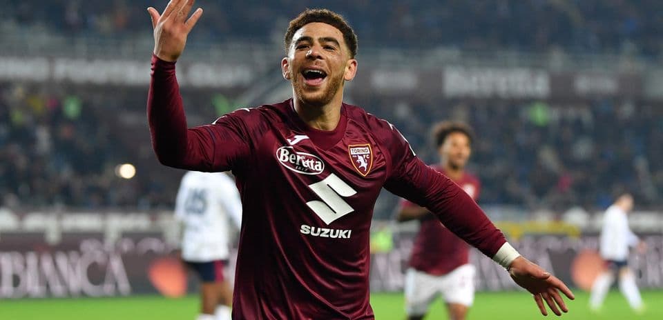 Torino futbolçusu sevinir