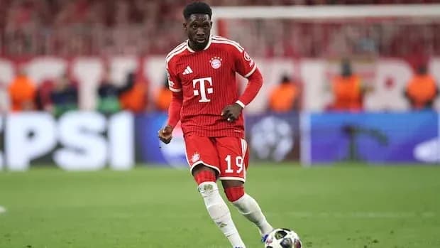 Bayern Munich player dribbling ball on field