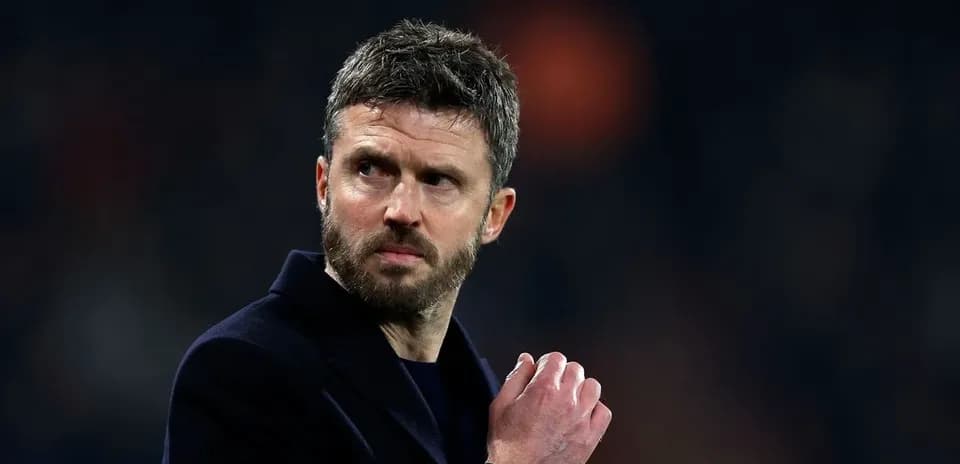 Menecer stadionunda oyun sonrası müzakirə edir