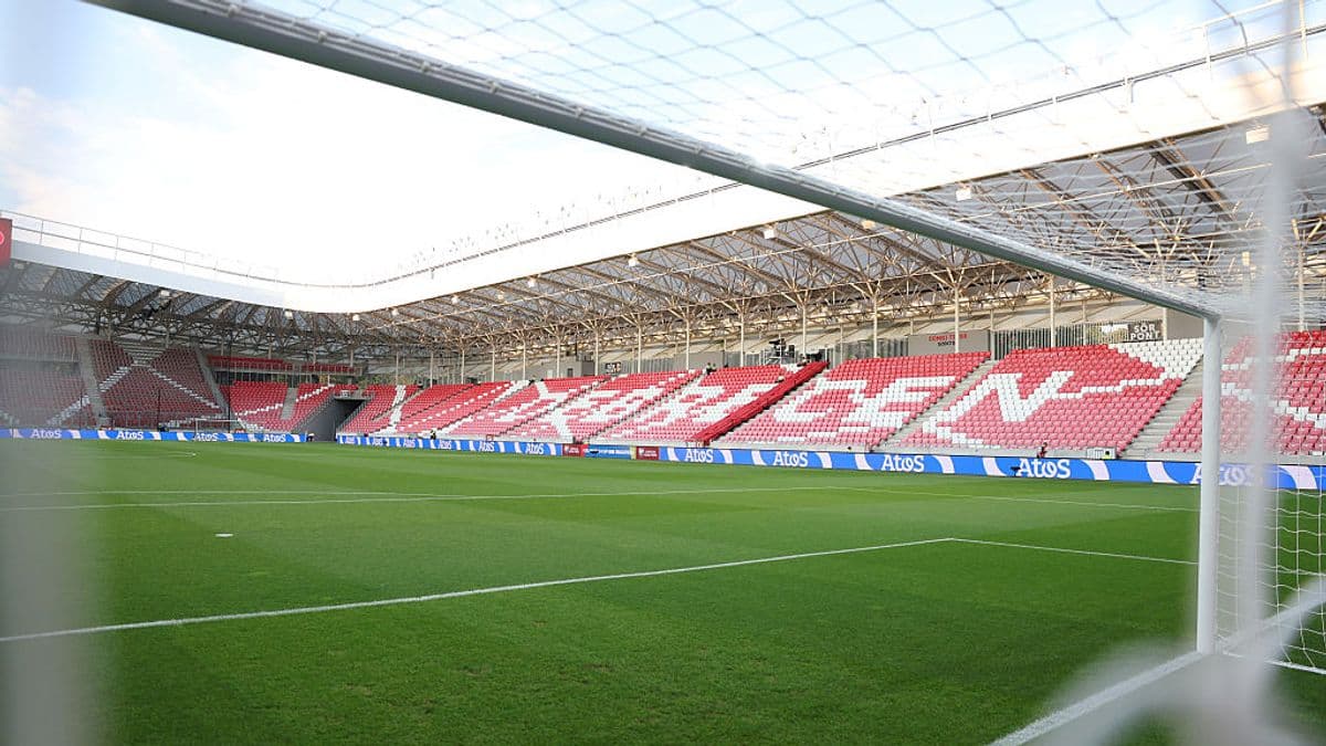 Görüş meydançasından stadion görünümü Görüş meydançasından stadion görünümü