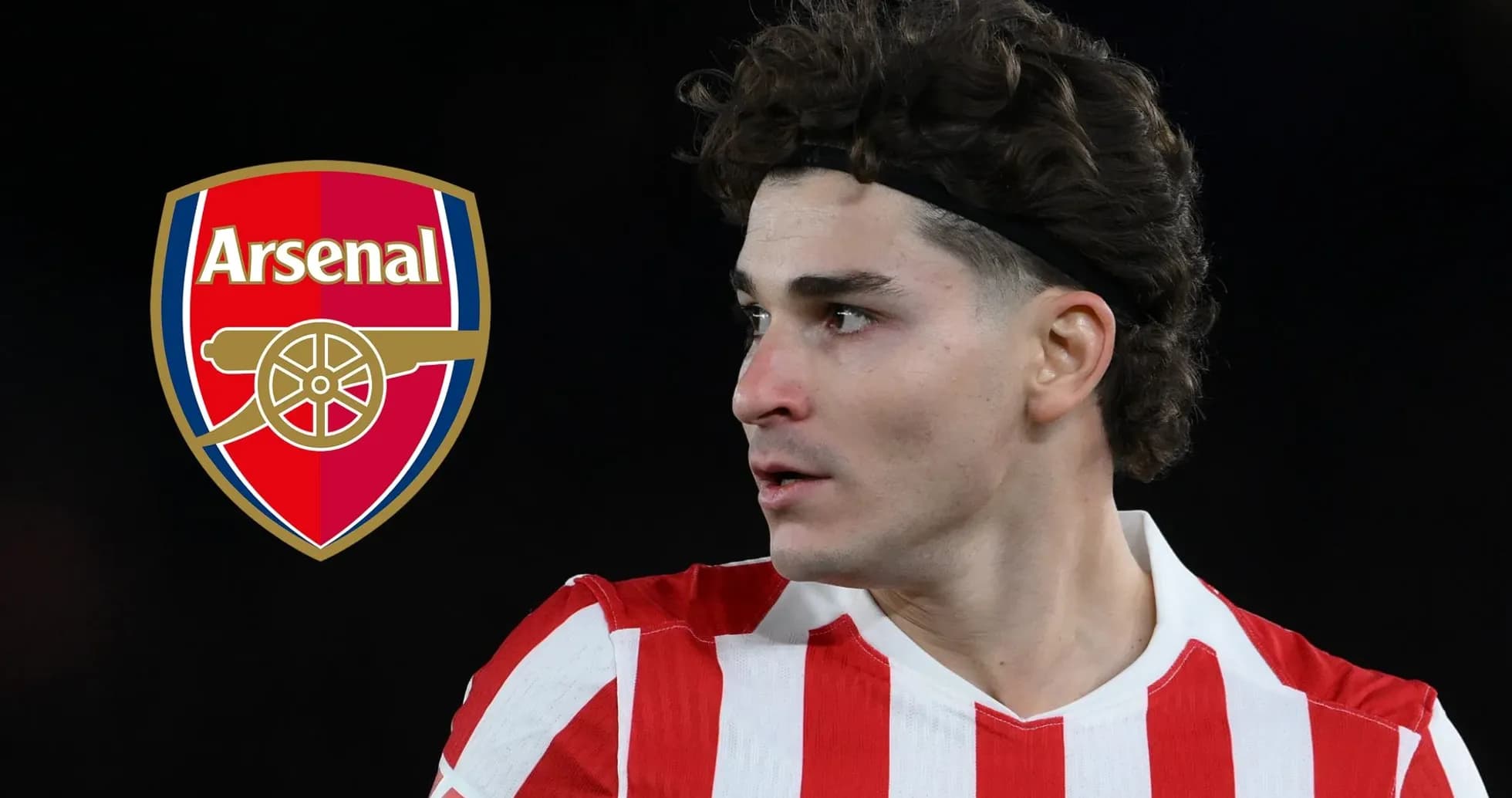 Futbolçu Arsenal logosu ilə yan-yana görünür