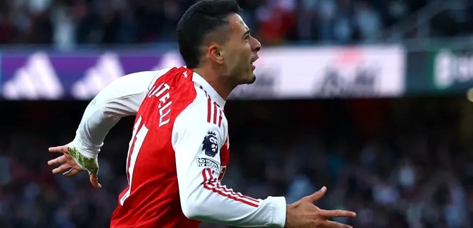 Arsenal futbolçusu qol sevinci yaşayır