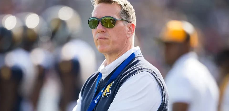 Koç oyun zamanı sahədə gözləyir