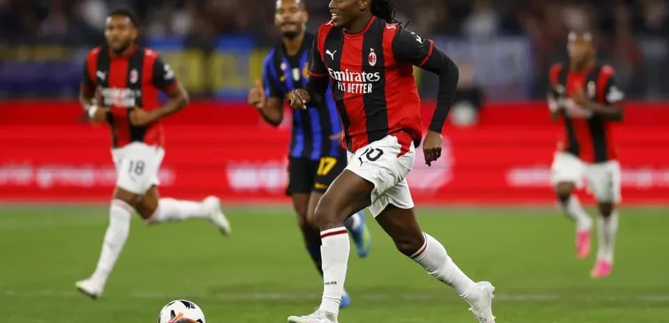 AC Milan player sprinting with ball during match