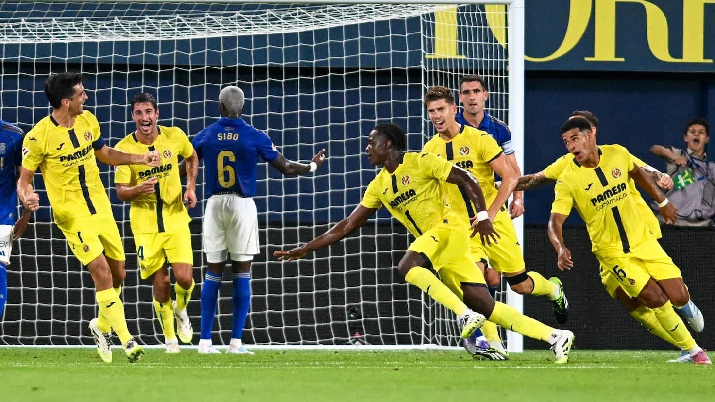 Villarreal futbolçuları qolu qeyd edirlər