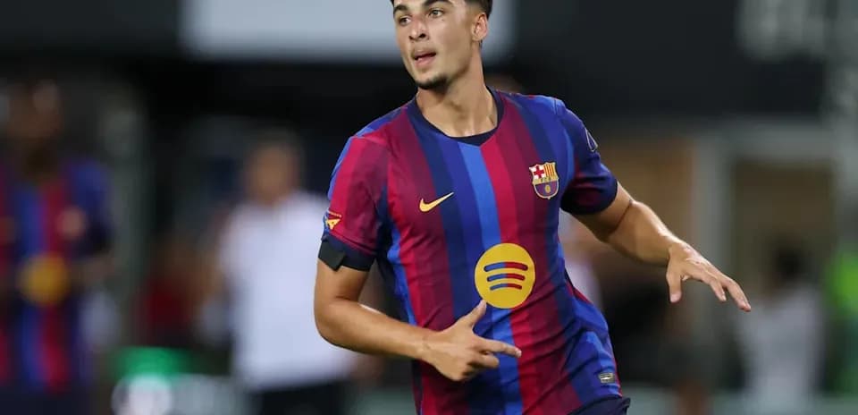 Futbolçu Barcelona formasında qol sevincini yaşayır