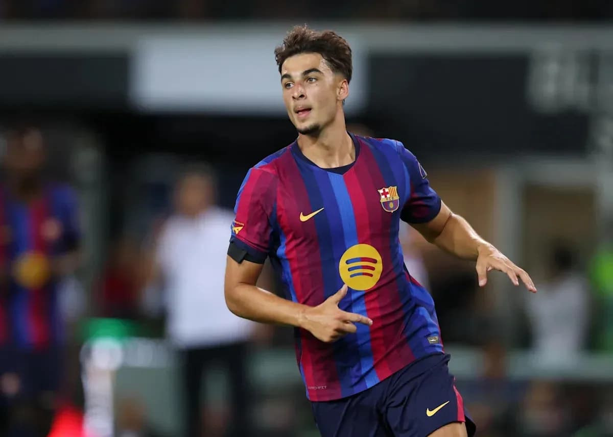 Futbolçu Barcelona formasında qol sevincini yaşayır