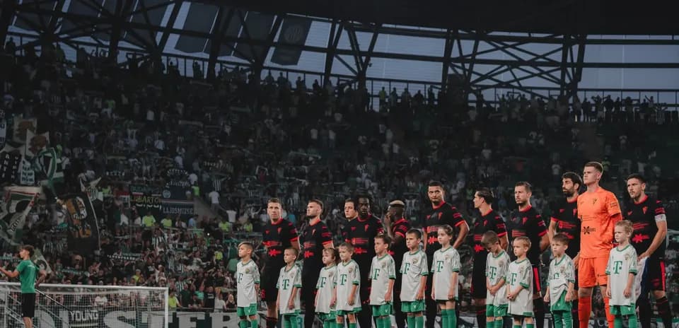 Gornik Zabrze və Ferencvarosi TC oyunçuları