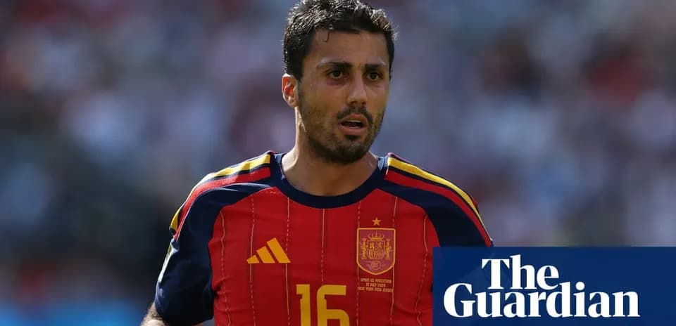 Futbolçu İspaniya millisinin forma geyinib