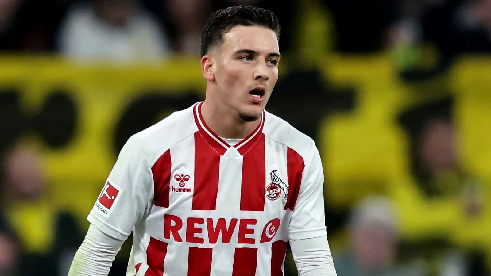 Futbolçu Köln formasında oyun zamanı Futbolçu Köln formasında oyun zamanı