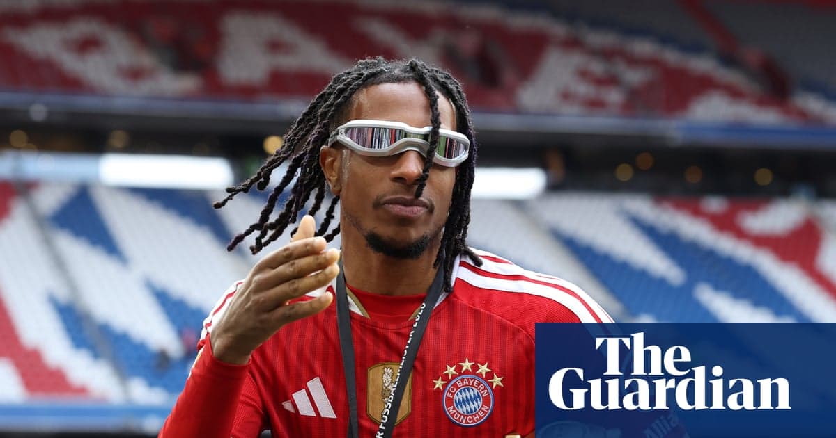Futbolçu Bayern München forması ilə danışır