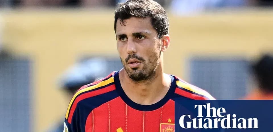 Futbolçu İspaniya millisinin formasını geyinib