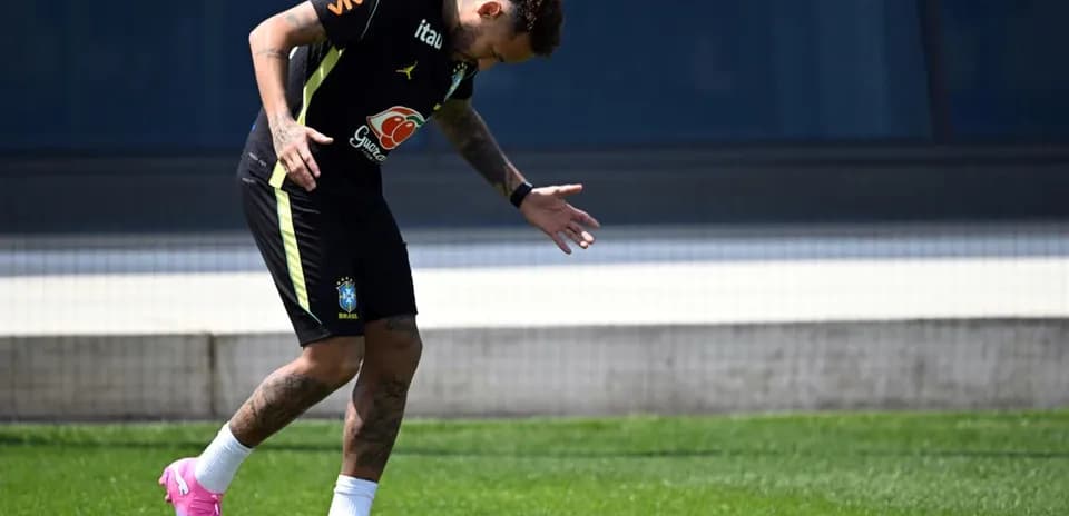 Neymar training on the field in Brazil kit