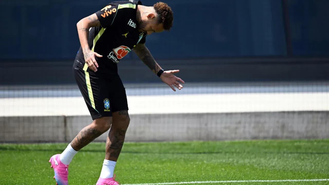 Neymar training on the field in Brazil kit