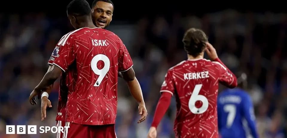 İki oyunçu, ISAK və KERKEZ, komandalarını dəstəkləyir