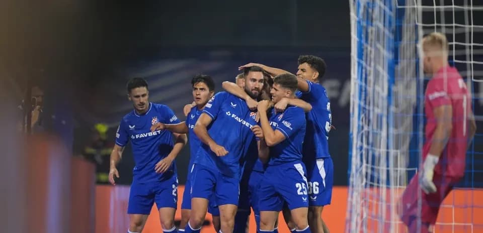 Dinamo Zagreb futbolçuları qələbəni qeyd edirlər