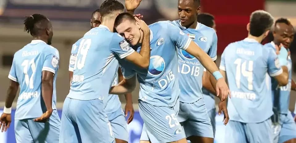 Futbolçuların qələbə sevincini paylaşması