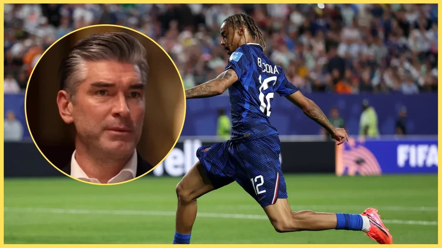 Futbolçu topa doğru irəliləyir, arxa planda azarkeşlər