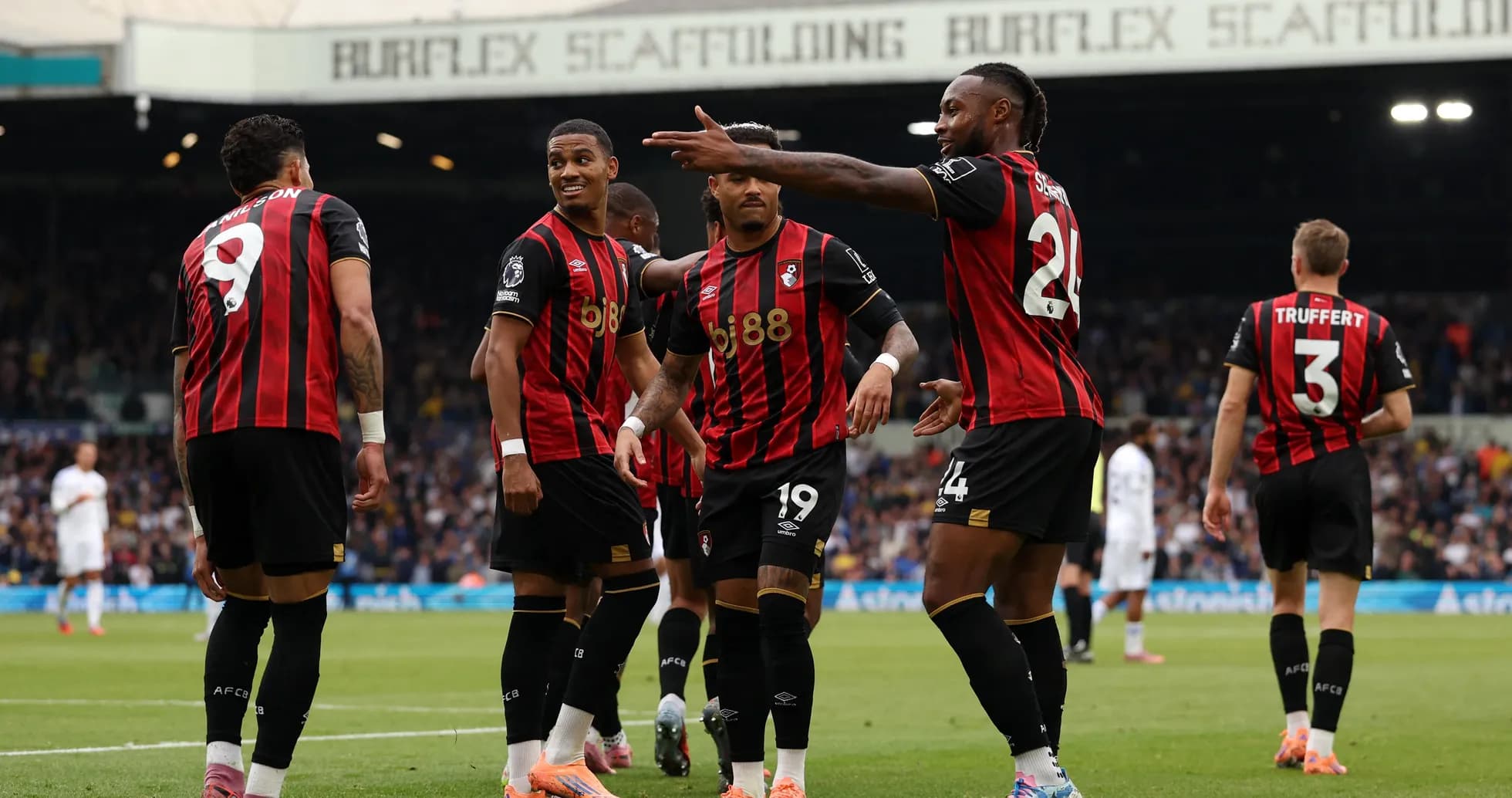 Bournemouth oyunçuları sevinir