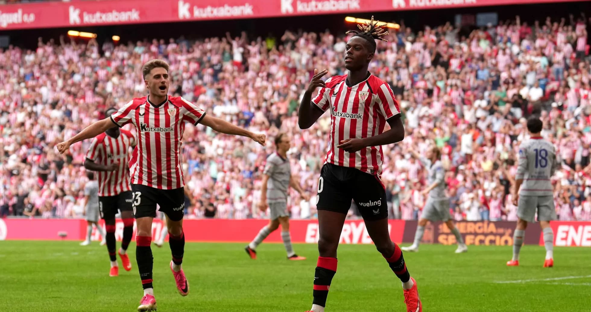 Athletic Club futbolçuları qol sevinci yaşayır