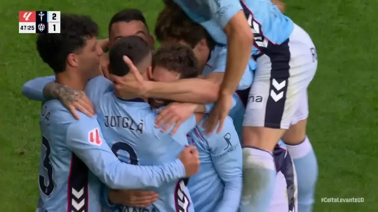 Celta Vigo oyunçularının qolu qeyd etməsi