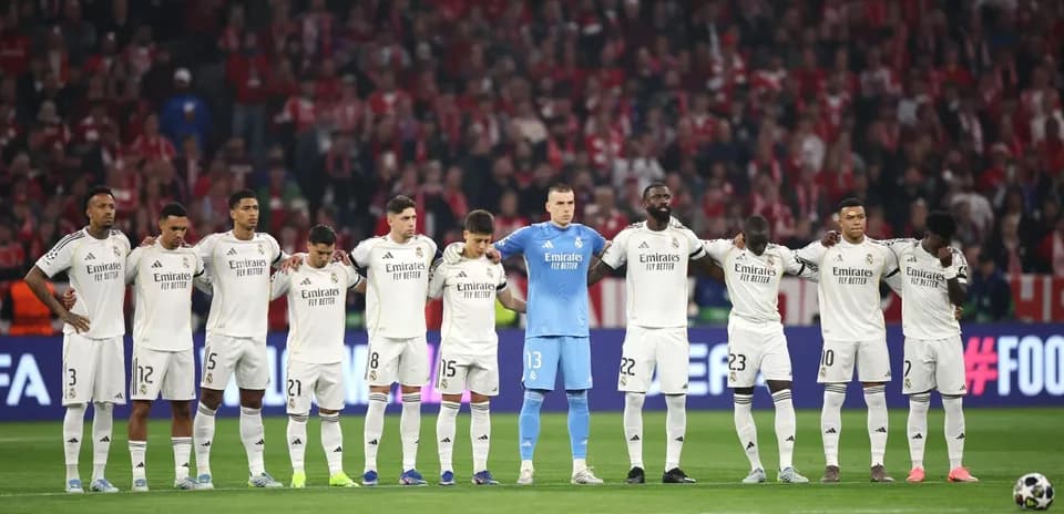 Real Madrid futbolçuları matç öncəsi bir araya toplaşır
