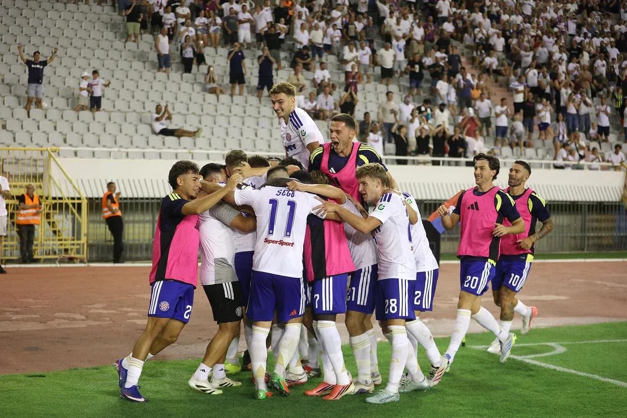 HNK Hajduk Split futbolçuları sevinir