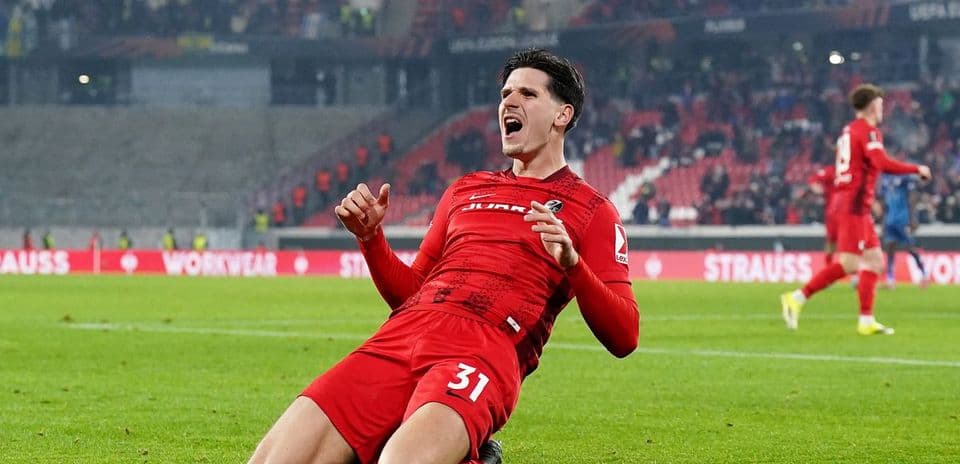 Football illustration used for match coverage - uhw32ytv.jpg