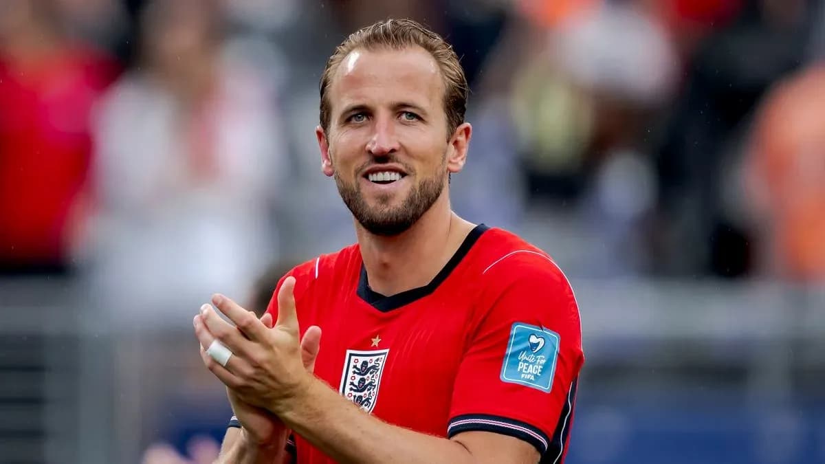 Futbolçu Harry Kane alqışlayır