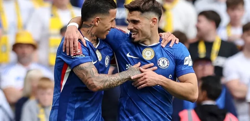 İki Chelsea futbolçusu qələbə münasibətilə qeyd edir