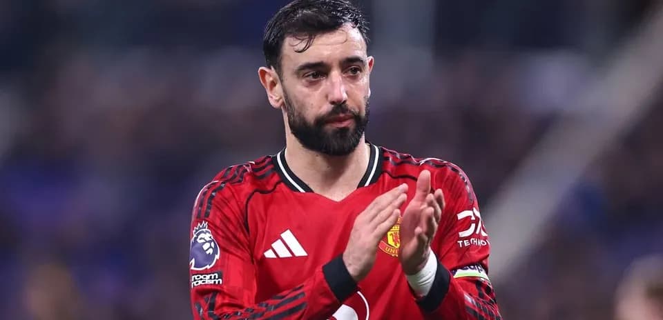 Futbolçu Bruno Fernandes alqış edir