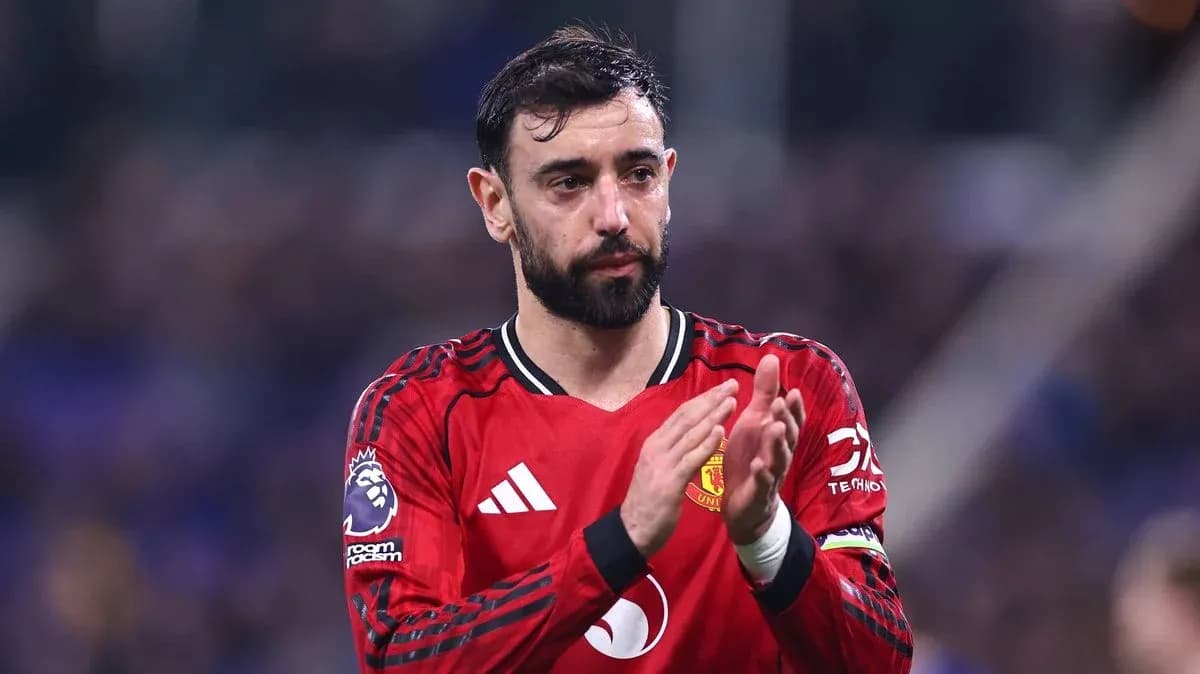 Futbolçu Bruno Fernandes alqış edir