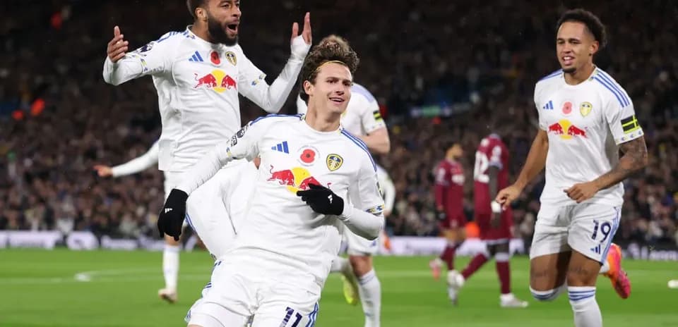 Leeds futbolçuları qolu qeyd edir