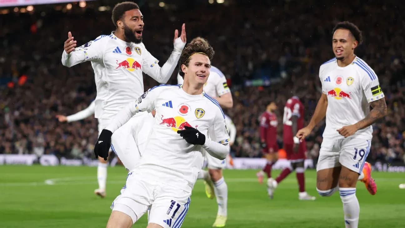 Leeds futbolçuları qolu qeyd edir