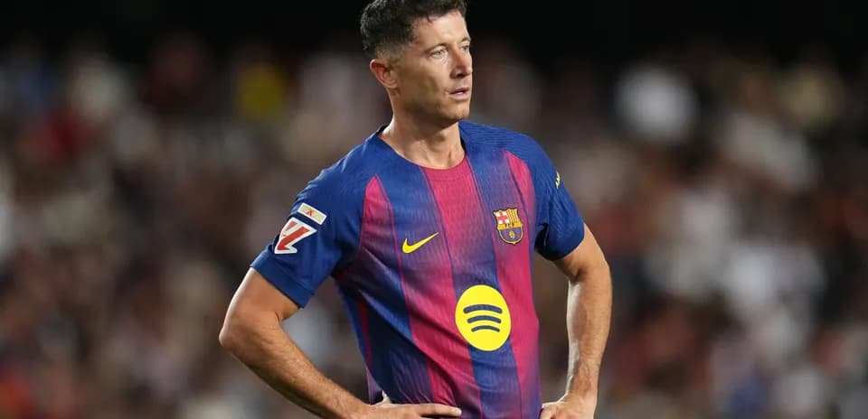 Robert Lewandowski in Barcelona jersey during match