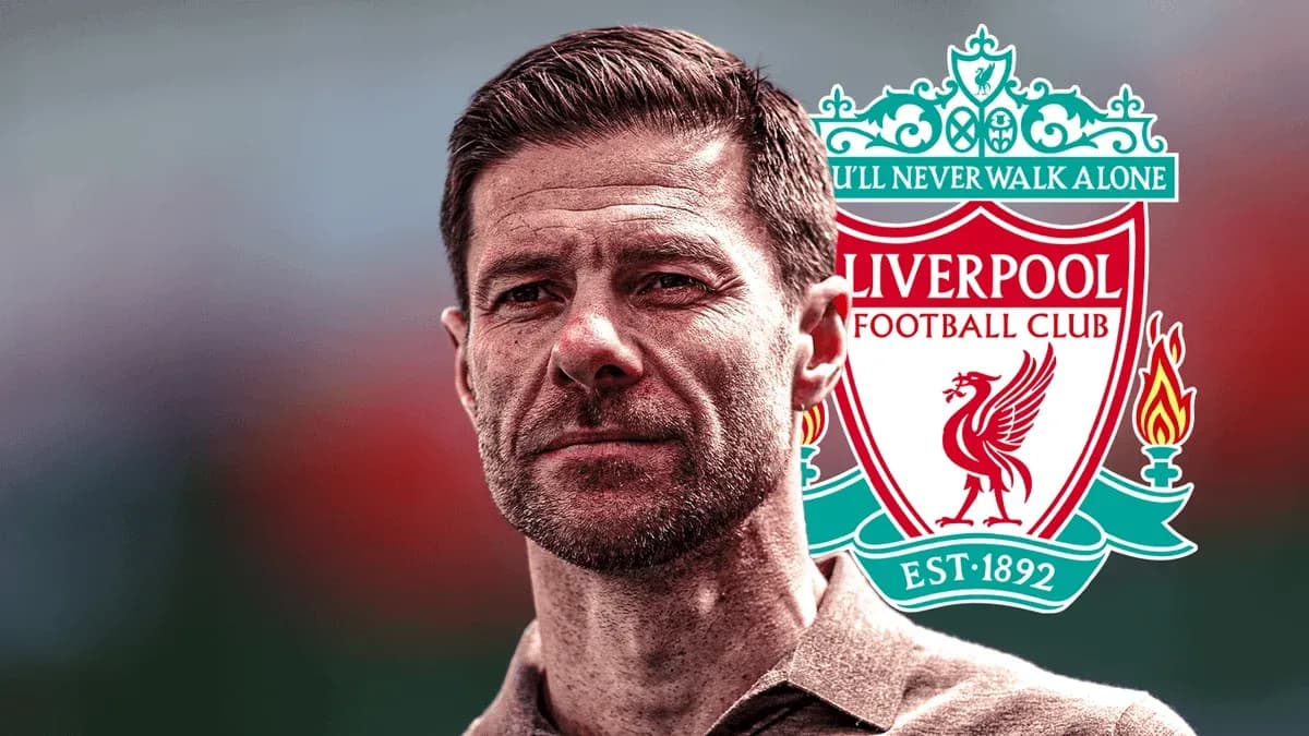 Adamış futbolçu Liverpool logosunun arxasında