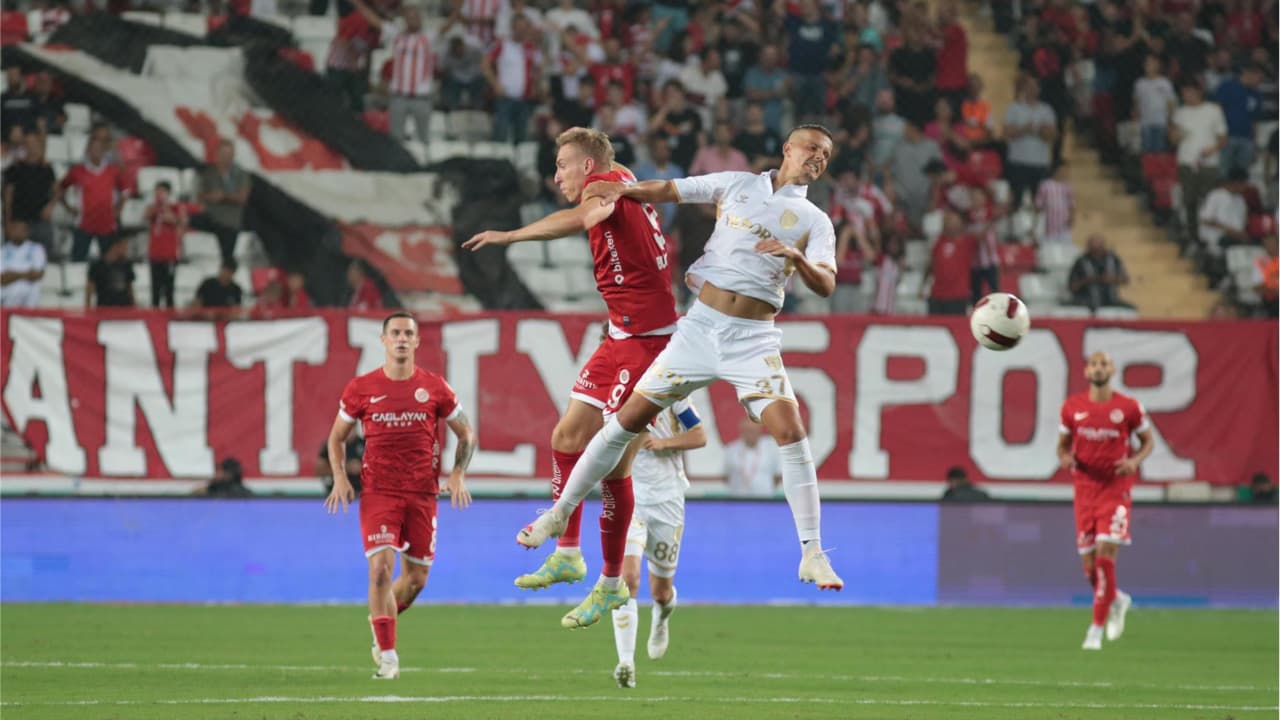 Antalyaspor vs Samsunspor: Evdəki Zəifliklər və Rəqabət