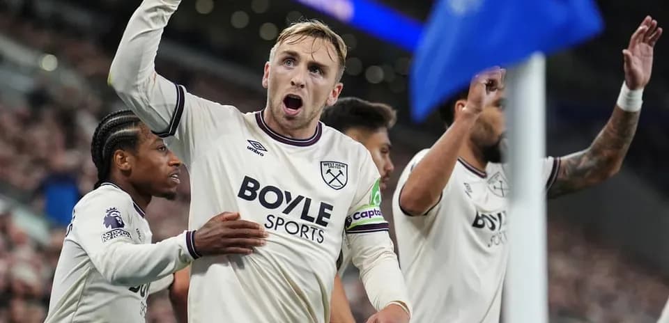 West Ham futbolçuları qolu qeyd edir