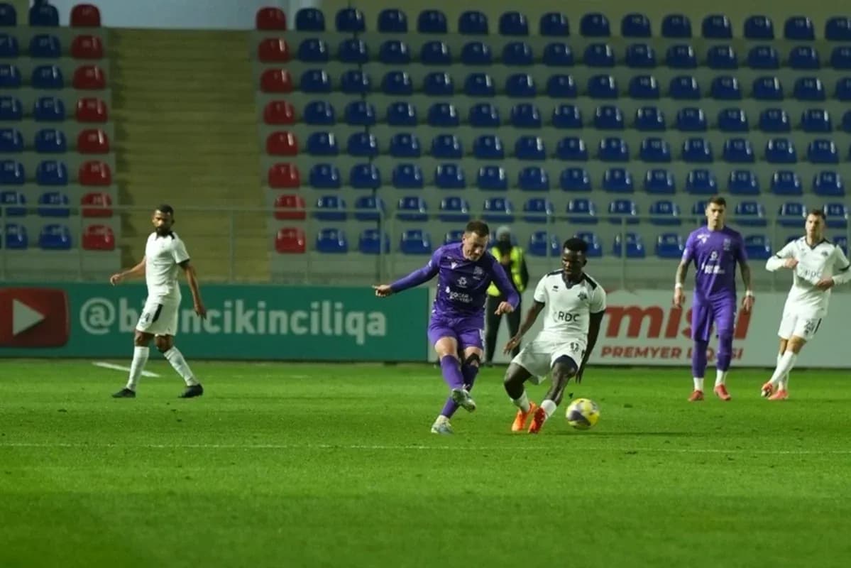 Sumqayıt və Araz arasında futbol mübarizəsi