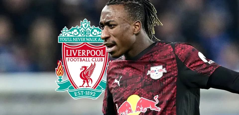 Futbolçu Liverpool logosu ilə danışır