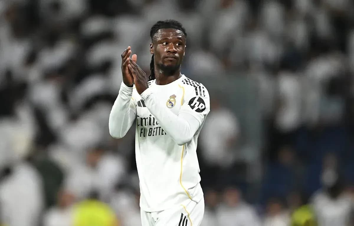 Futbolçu Real Madrid formasında alqışlayır
