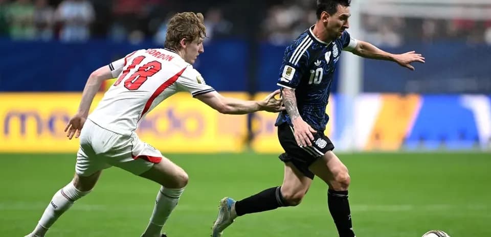 Player dribbling the ball while being pursued