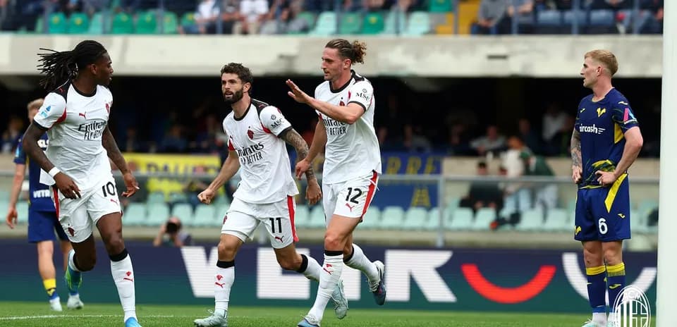 AC Milan oyunçuları sevinir