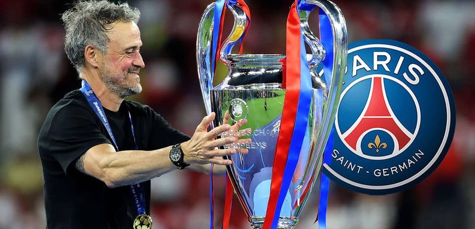 Məşqçi UEFA Çempionlar Liqası kubokunu qaldırır