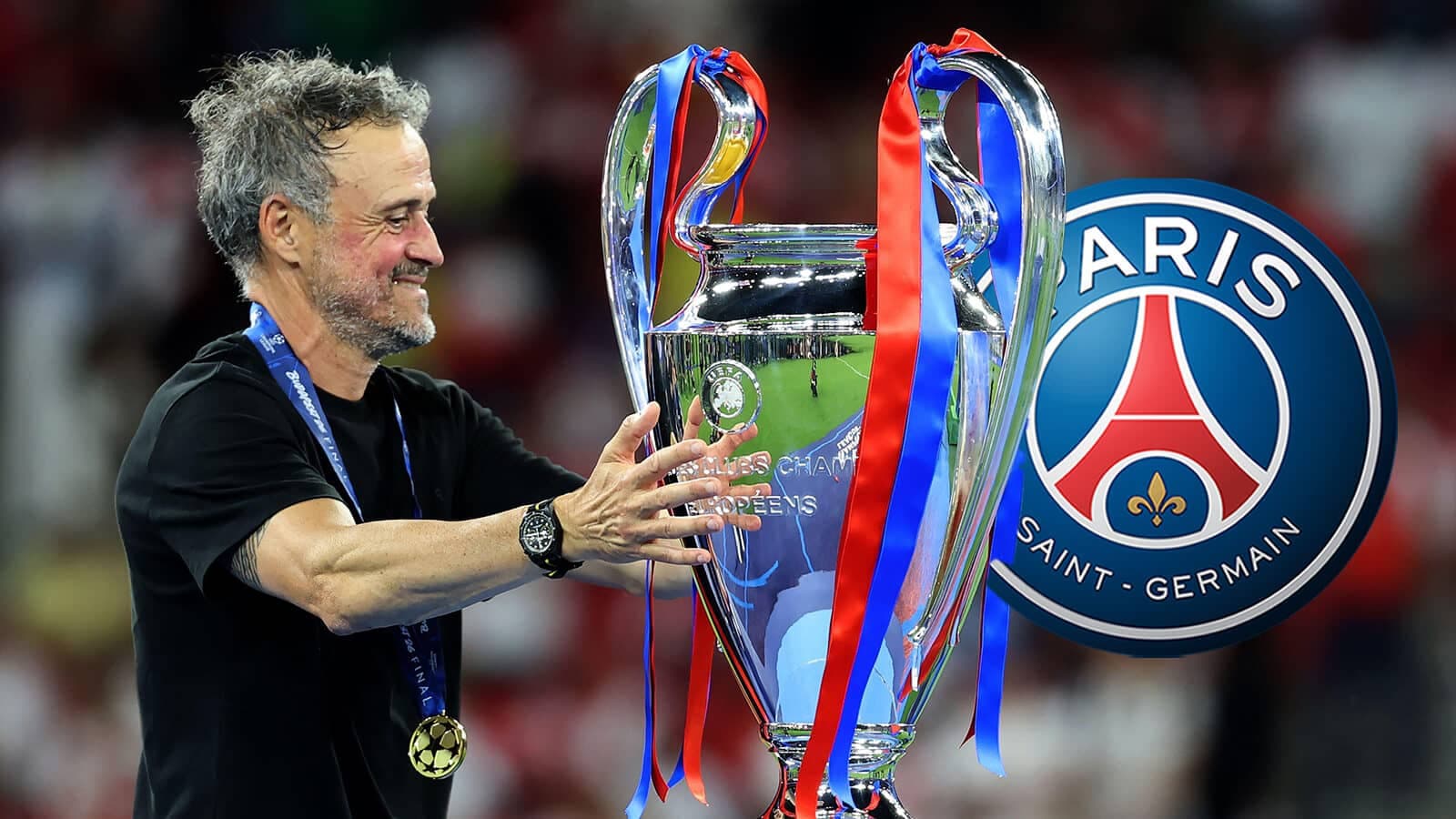 Məşqçi UEFA Çempionlar Liqası kubokunu qaldırır