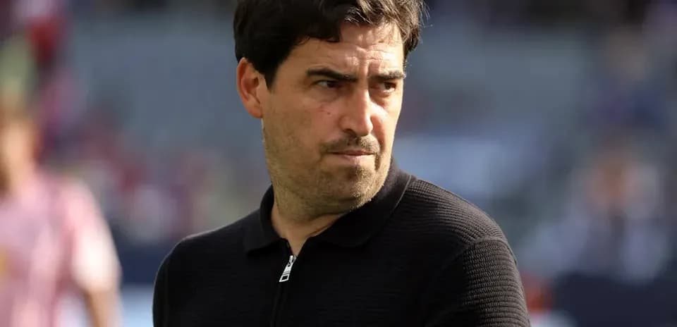 Baş məşqçi oyun öncəsi stadiona baxır
