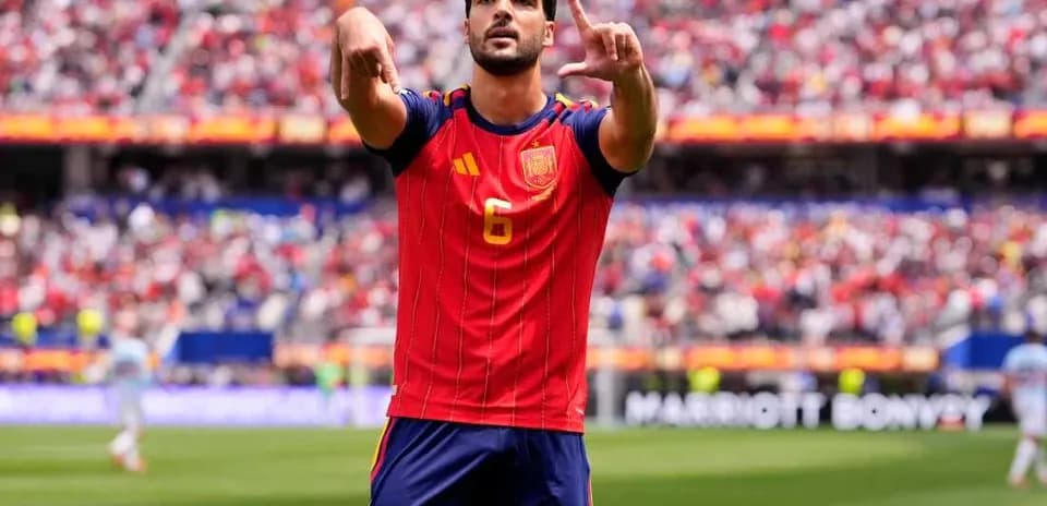 İspaniya futbolçusu qol sevincini qeyd edir