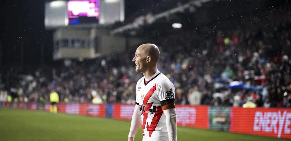 Rayo Vallecano oyunçusu sevinclidir