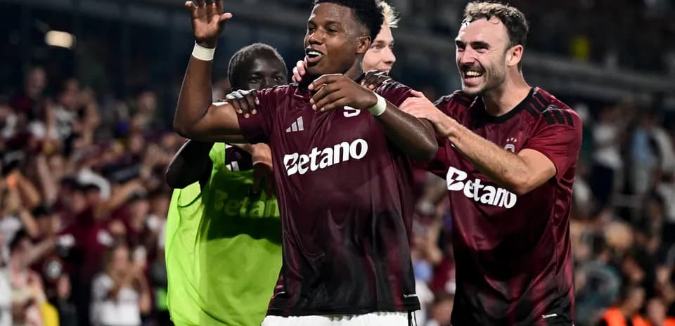 Sparta Praha futbolçuları sevinir