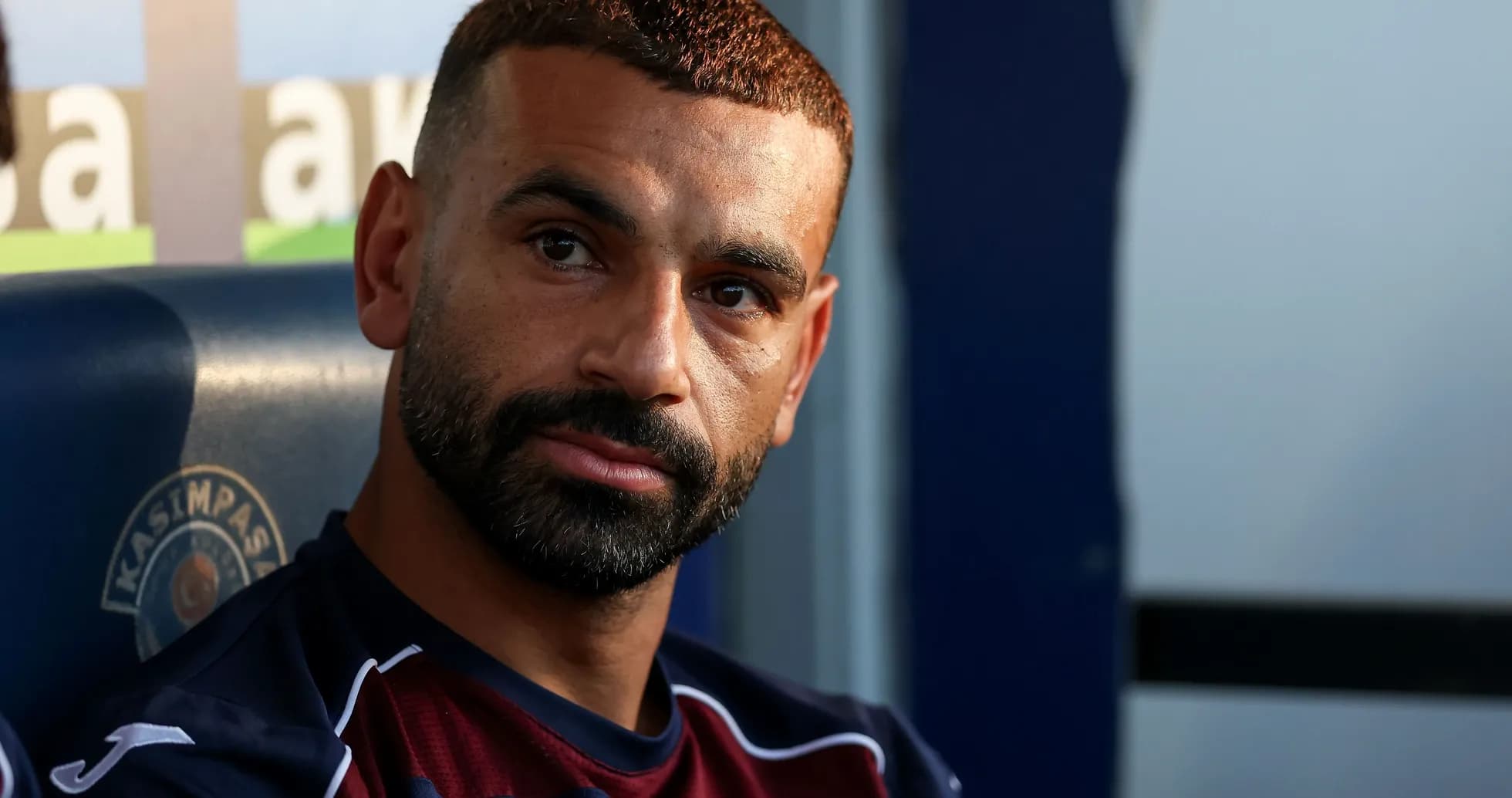 Futbolçu Kasımpaşa benchində oturur